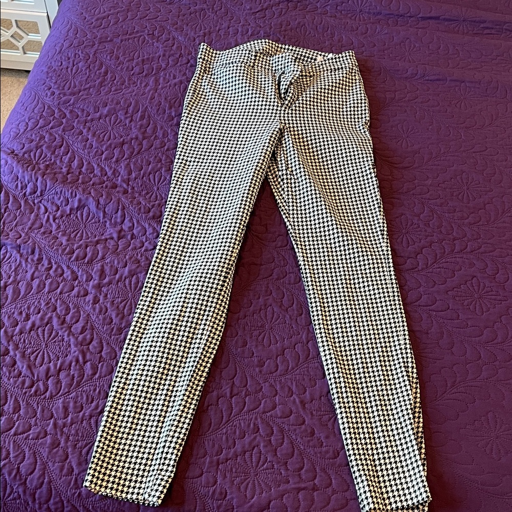 Old Navy Black and White Houndstooth Skinny Jeans